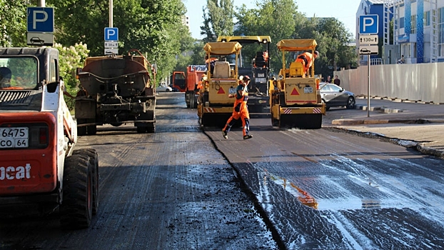 Сегодня в Саратове продолжат ремонтировать две дороги