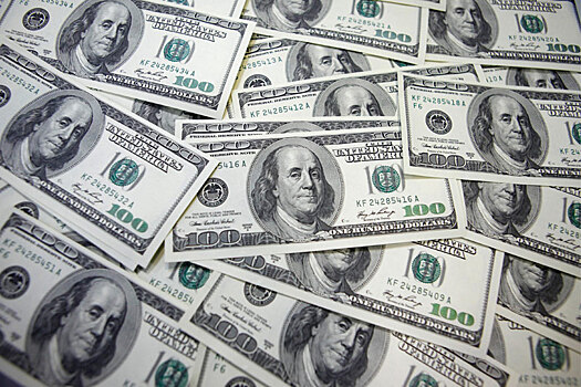 Доллар вырос в цене в ожидании протокола заседания ФРС