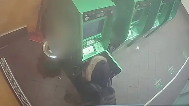 В ЕАО сотрудники уголовного розыска с поличным задержали злоумышленника, пытавшегося похитить денежные средства из двух банкоматов