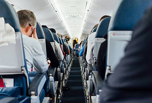 Телефон загорелся на борту самолета со 185 пассажирами во время полета