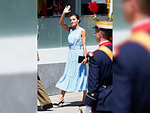 Королева Испании Летиция появилась на праздновании Дня национальных вооруженных сил