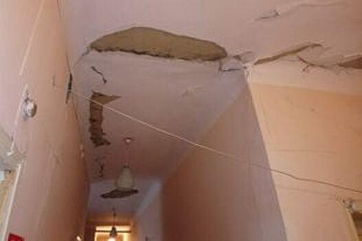 В детской поликлинике Копейска обвалился потолок