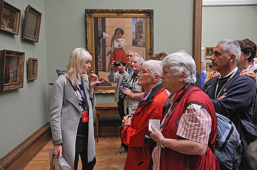 Работать гидами могут разрешить только россиянам