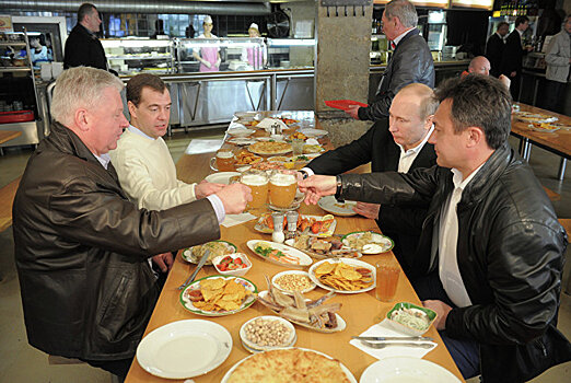 Сколько стоит обед для депутатов в Кремлёвской столовой: нам бы так