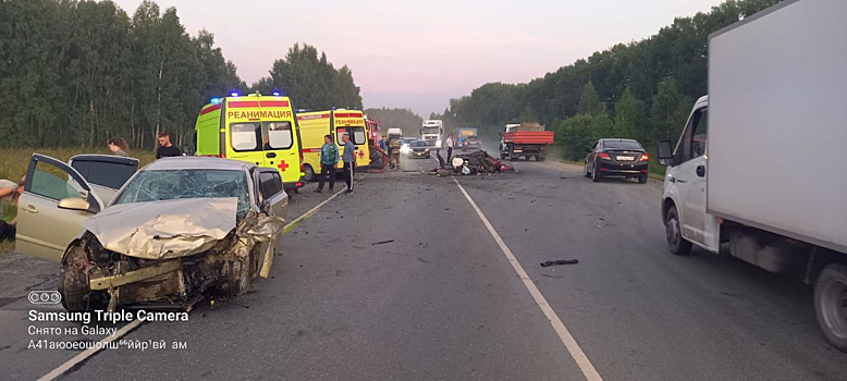 Автомобилистка погибла и трое пострадали в лобовом ДТП на ленинск-кузнецкой трассе