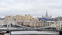 В Москве с опоры Крымского моста сняли мужчину