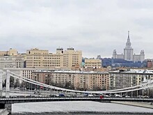 В Москве с опоры Крымского моста сняли мужчину