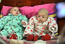 В Китае женщина родила двойню от разных мужчин