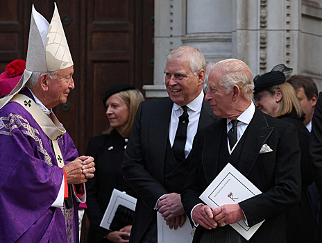 Король Карл III может лишить младшего брата, принца Энрю высшего рыцерского ордена