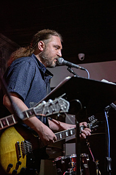 В Екатеринбурге 14 июня простятся с рок-музыкантом Романом Берсеневым