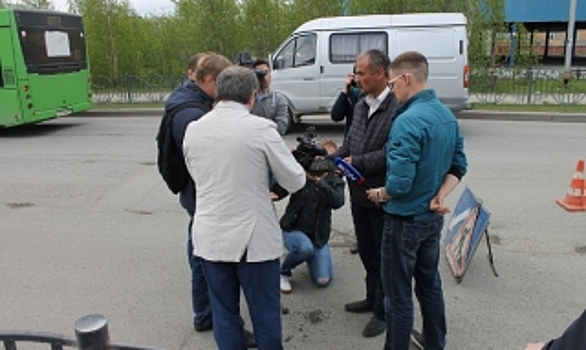 В Салехарде дорожники раскрыли тайну ямочного ремонта. Фронтовики не поверили