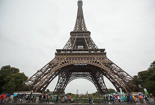 Французские власти оградят Эйфелевую башню пуленепробиваемым стеклом
