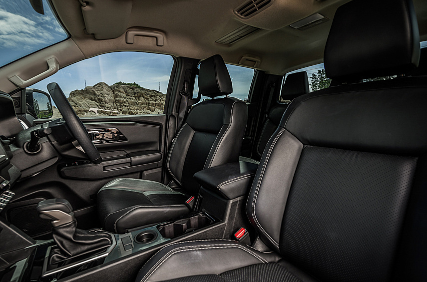 Издание Black Edition оснащено 184-сильным дизелем объёмом 2,4 литра в сочетании с шестиступенчатым автоматом и задним приводом.