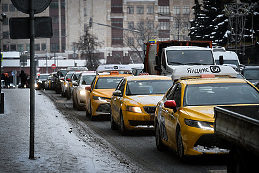 Пробки на столичных дорогах утром в четверг достигли 6 баллов