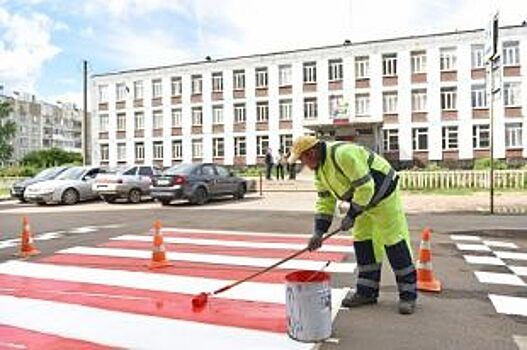 На улице Мотостроителей в Ярославле нанесли дорожную разметку