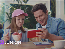 Павел Деревянко прочел мысли дочери в новой кампании МТС