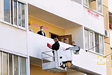 Пара из Краснодара сыграла свадьбу на балконе