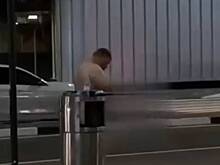 Москвич устроил сеанс мастурбации на проезжей части