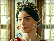 «Обжигающая страсть» Турции: как живет Мерве Болугур, сыгравшая Нурбану-султан в «Великолепном веке»