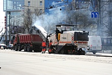 В Калининграде начали ремонтировать дороги и тротуары