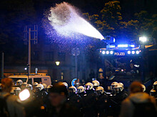 Водяная пушка и слезоточивый газ: полиция Гамбурга разогнала протестующих перед саммитом G20