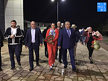 Двукратную чемпионку мира по боксу Зенфиру Магомедалиеву встретили в аэропорту