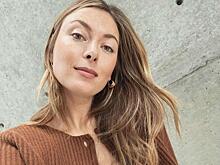 Модница на карантине: Мария Шарапова подчеркнула талию модными брюками-кюлотами