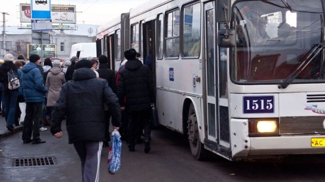 Вернули маршрут. Псковичи отстояли автобус из Гдова в Санкт-Петербург -  Рамблер/авто