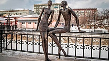 Жители Благовещенска высмеяли установленную в городе статую влюбленных