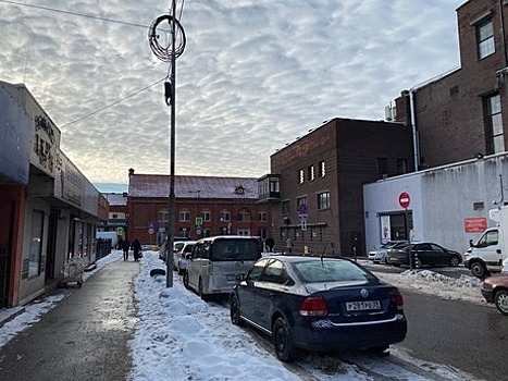 За Центральным рынком разрешили парковаться 