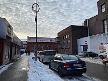 За Центральным рынком разрешили парковаться 