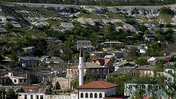 В Крыму испекли самый большой в мире чебурек