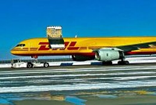 У самолета  Boeing 757 компании DHL в полете открылся грузовой люк