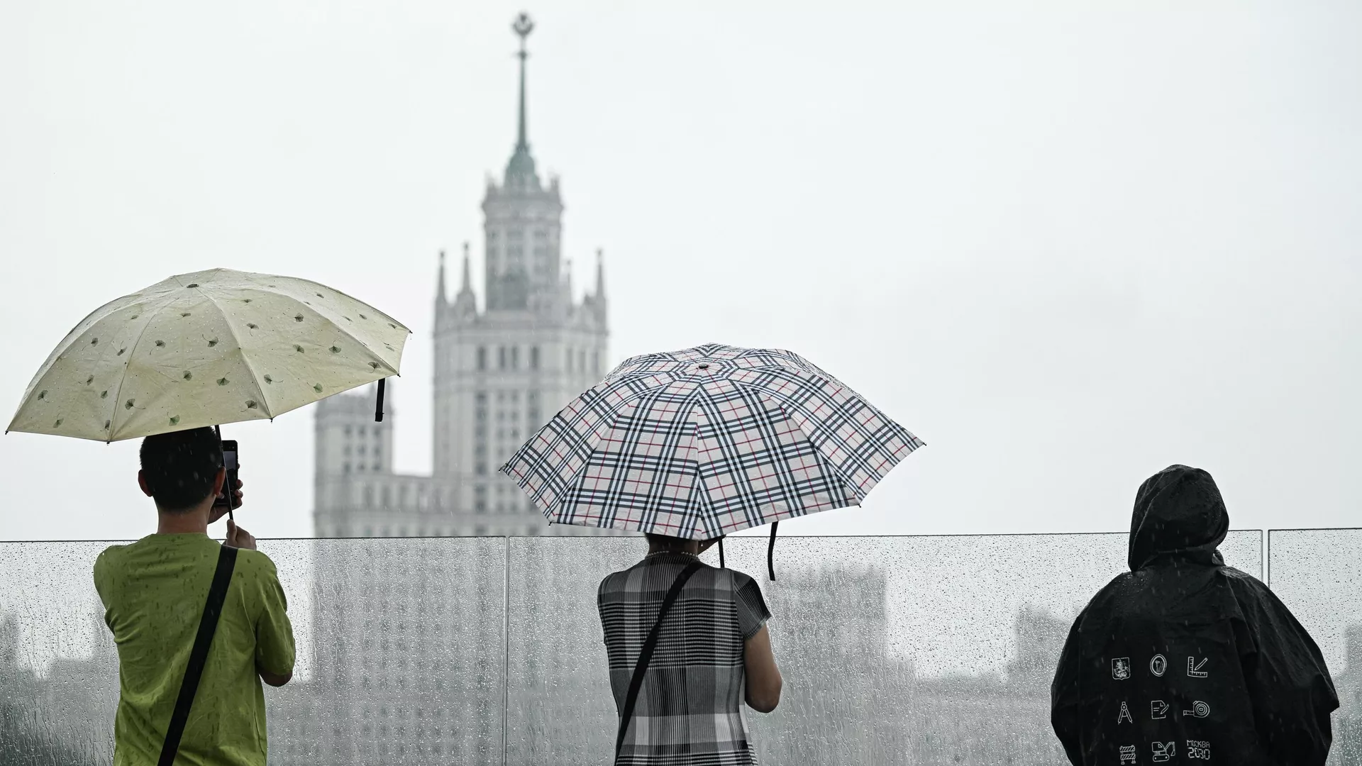 Москвичей предупредили о сильном ливне 22 августа