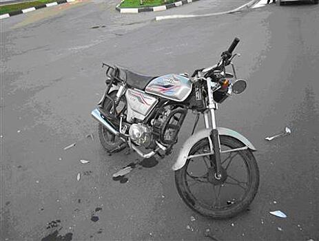 В Чапаевске госпитализировали водителя мопеда, которого сбил автомобилист