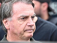 Экс-президента Бразилии Болсонару доставили в больницу из тюрьмы для операции