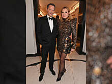 Актриса Ким Кэттролл вышла на публику в мини-платье