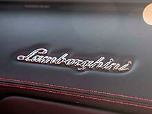 Lamborghini распродала последние негибридные модели с двигателями V12