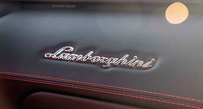 Lamborghini распродала последние негибридные модели с двигателями V12