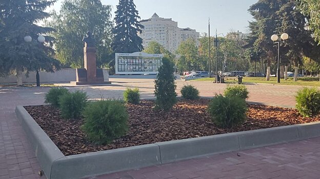 В сквере Ермина на месте фонтана появилась клумба