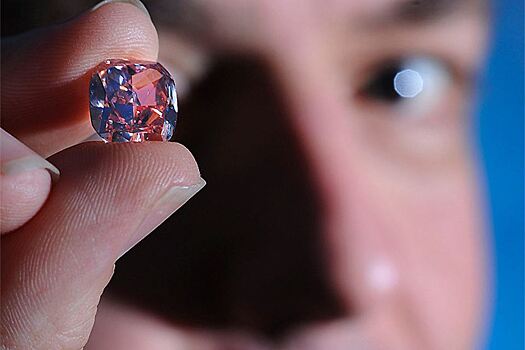 «Алроса» добыла самый крупный в своей истории розовый алмаз