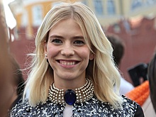 Экс-жена миллиардера встретила Новый год в платье-«рыбке»