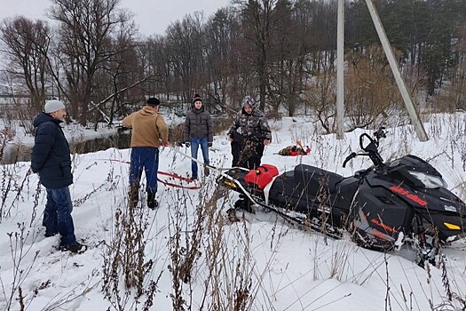 Столичный полицейский спас провалившегося под лед водителя в Истре