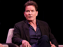 Бывшая жена Чарли Шина требует от него 15 миллионов долларов алиментов в течение 30 дней