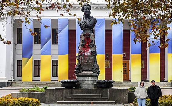 Одесса во власти вандалов. Пушкин и Высоцкий попали в «черный список»