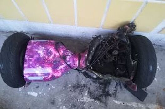 20 человек эвакуировались из дома из-за горящего гироскутера в Новосибирске