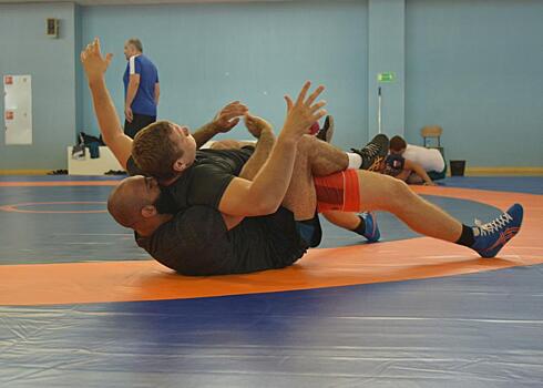 Сборная по греко-римской борьбе провела открытую тренировку во Владивостоке