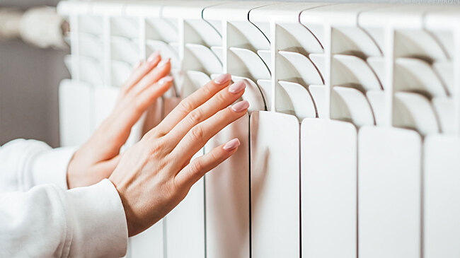 Батареи горячие, а в доме холодно: что делать