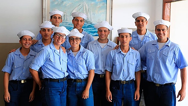 «Адмирал Владимирский» в порту Монтевидео посетили курсанты военно-морского училища Уругвая