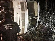Рейсовый автобус опрокинулся на трассе в российском регионе